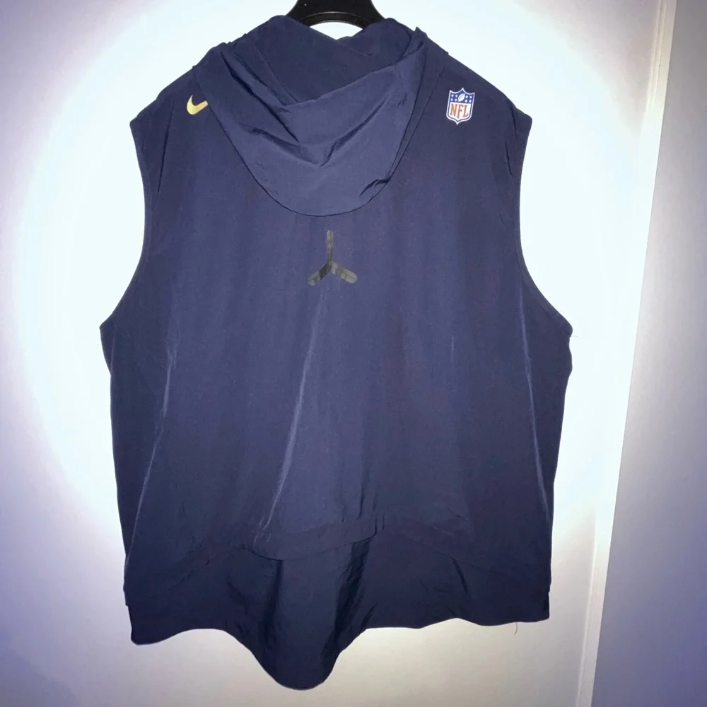 . NFL Los Angeles Rams sleeveless hoodie. Used button great condition - Picture 2 of 9